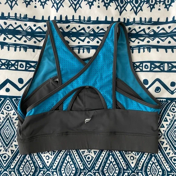 Mesh Breathable Medium Impact Sports Bra - Picture 4 of 5